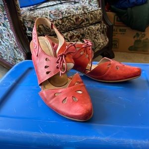 FIDJI muted red shoes!